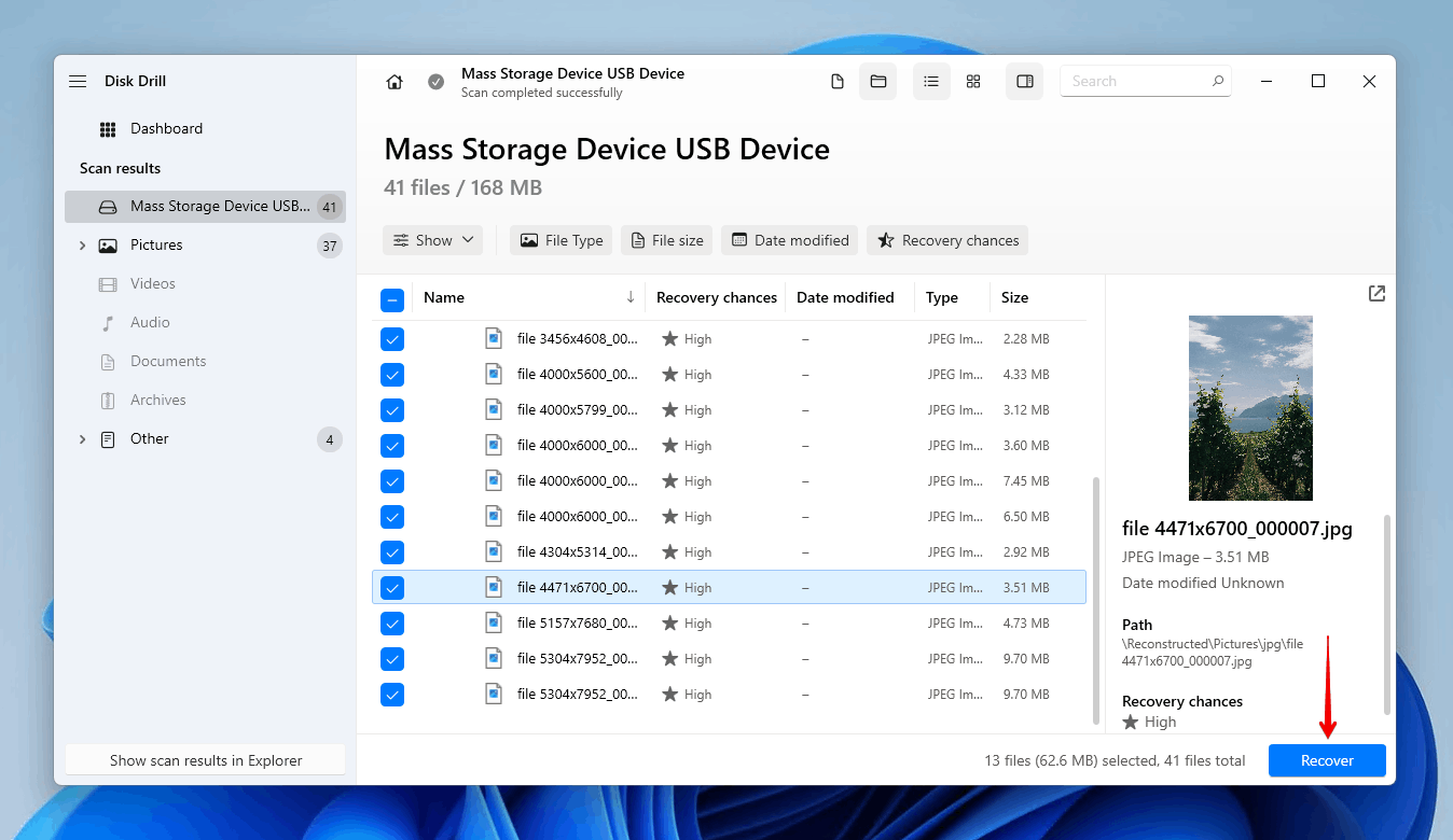 Recovering the selected files from the CFexpress card.